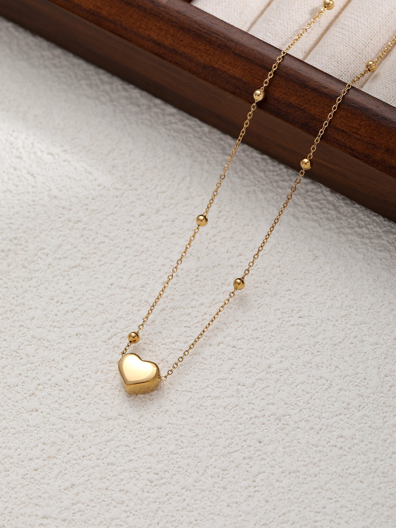 GOLD HEART PUFFY NECKLACE