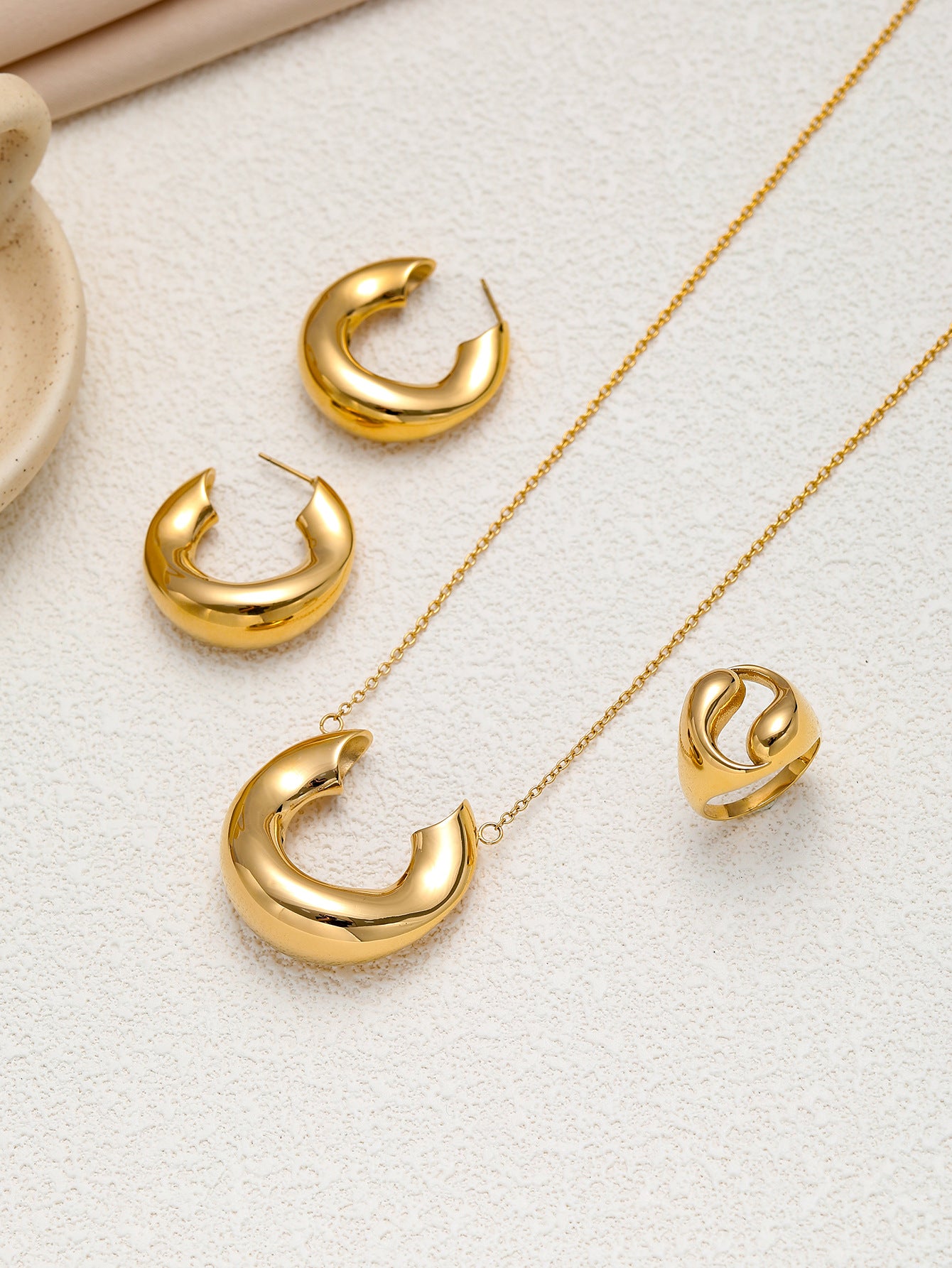 GOLDEN  HORSESHOE PENDANT NECKLACE SET