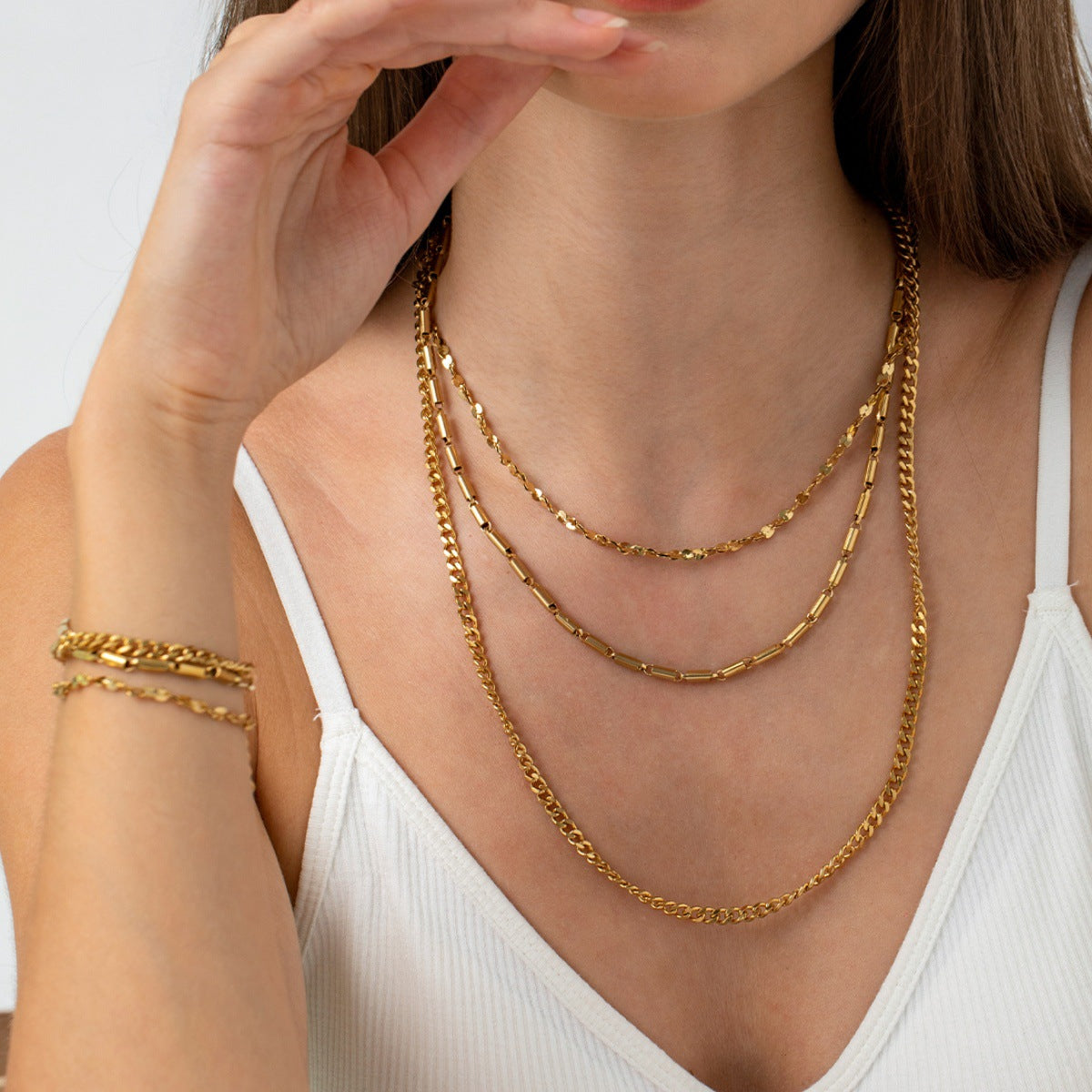 GOLD LAYERED NECKLACE