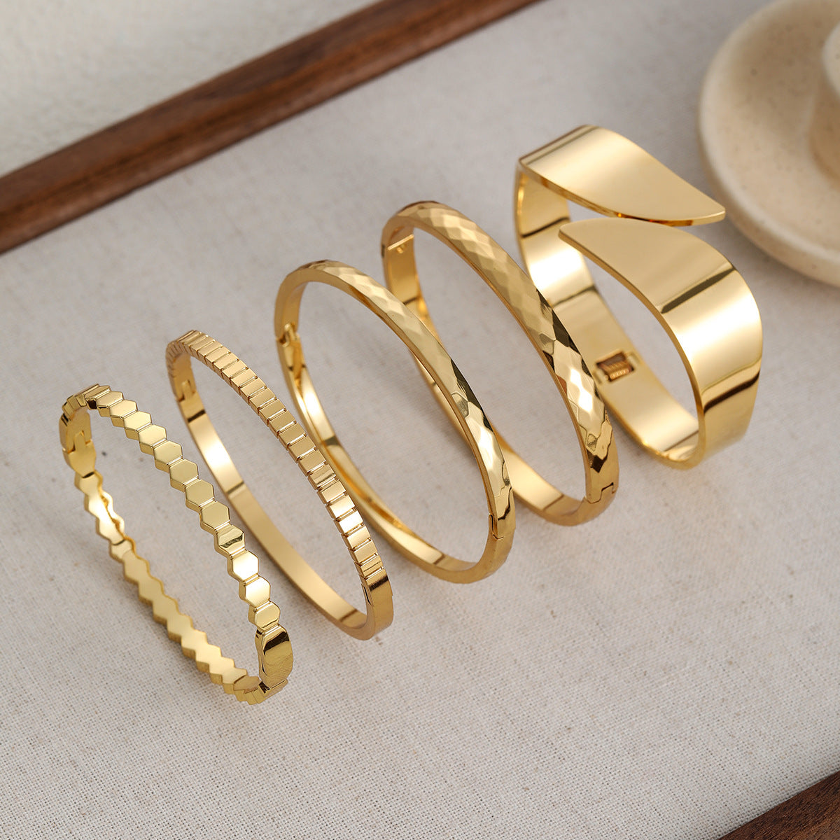 GOLD BANGLE BRACELET