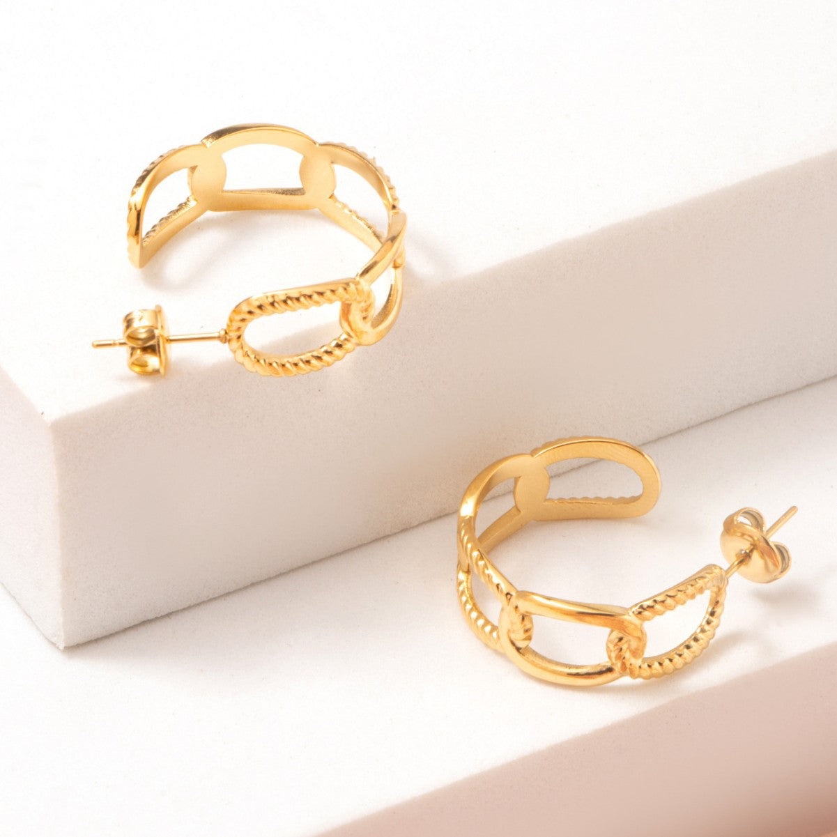 OVAL LINK C-HOOP EARRINGS