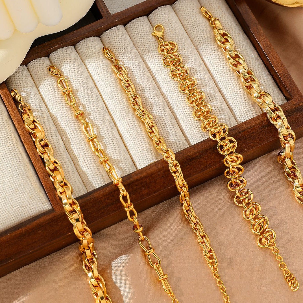 GOLD CHAIN BRACELETS