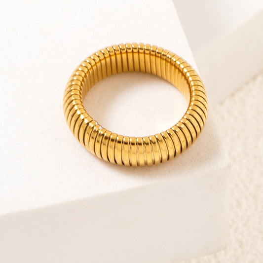 GOLDEN RIBBED FLEX RING