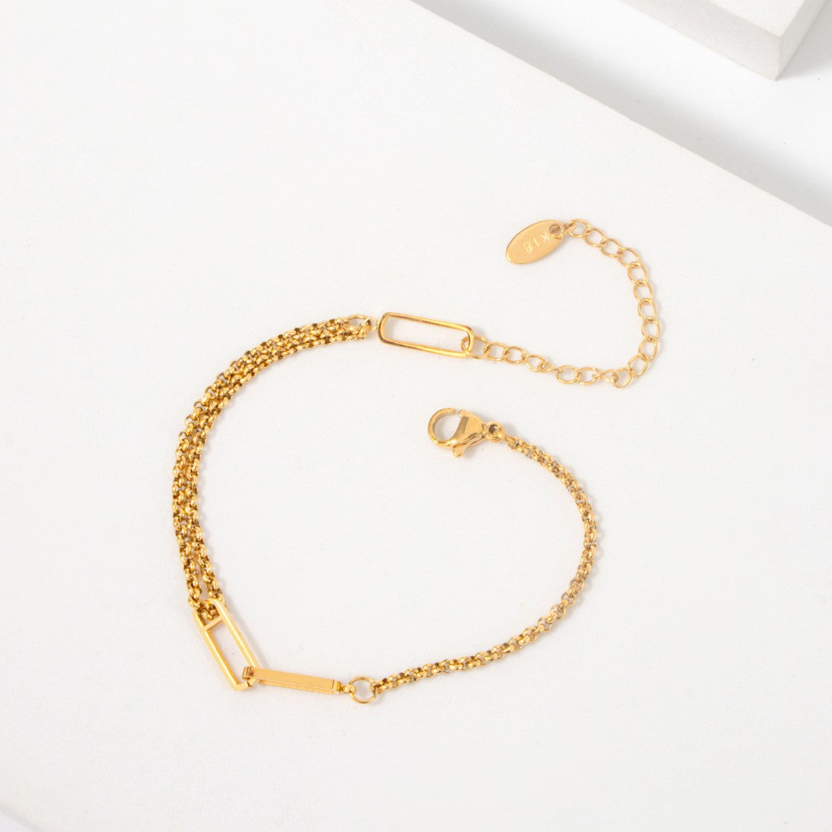 GOLD CHAIN BRACELET