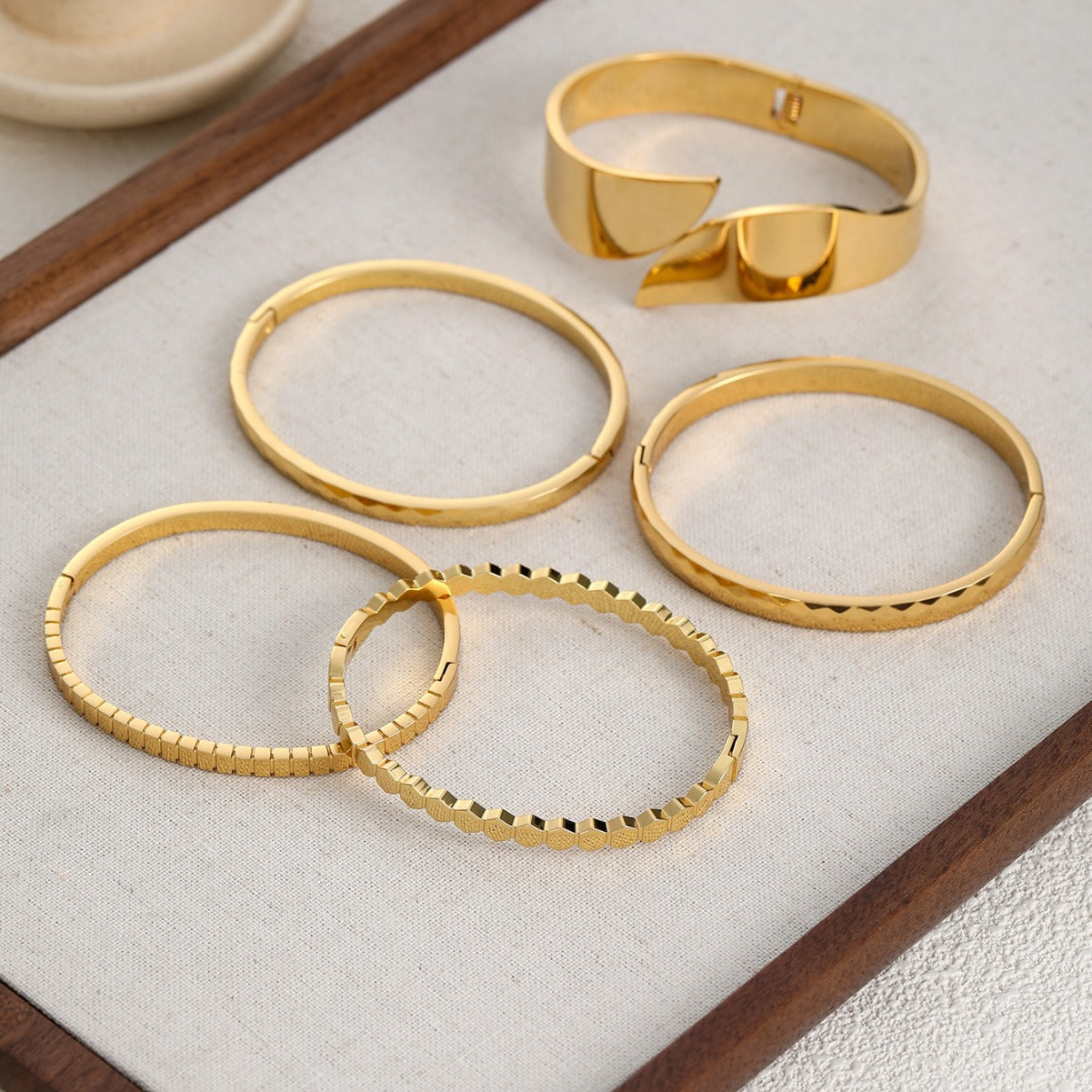 GOLD BANGLE BRACELET