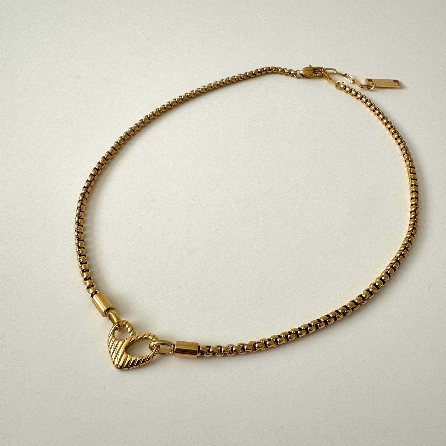 GOLDEN HART VENICE CHAIN CHOKER