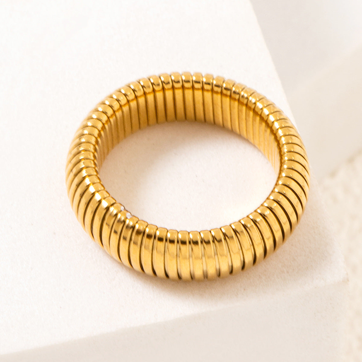 GOLDEN RIBBED FLEX RING