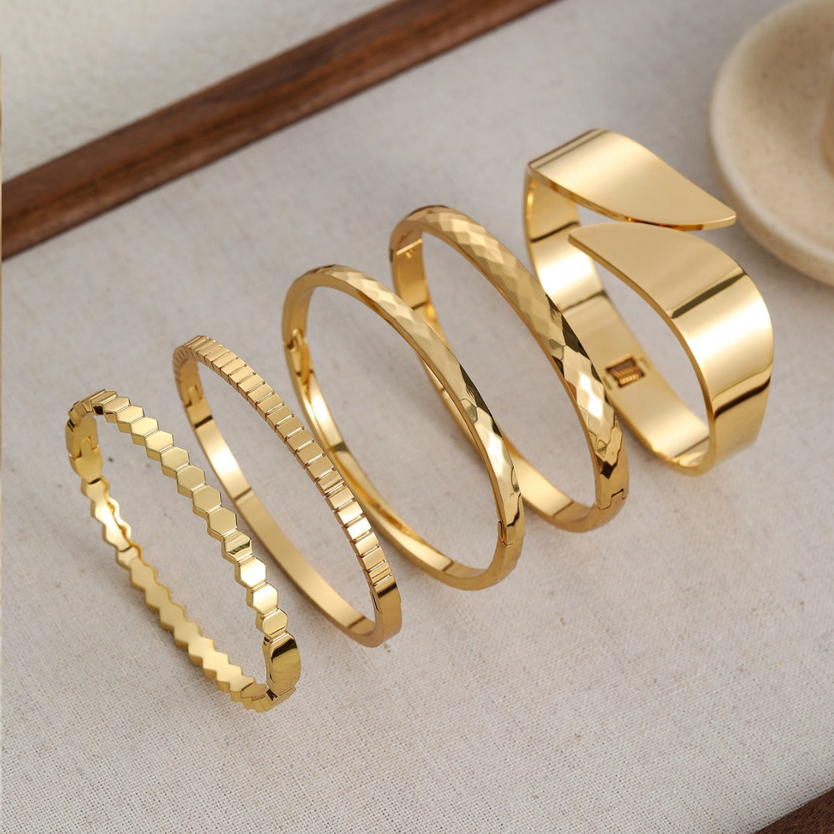 GOLD BANGLE BRACELET