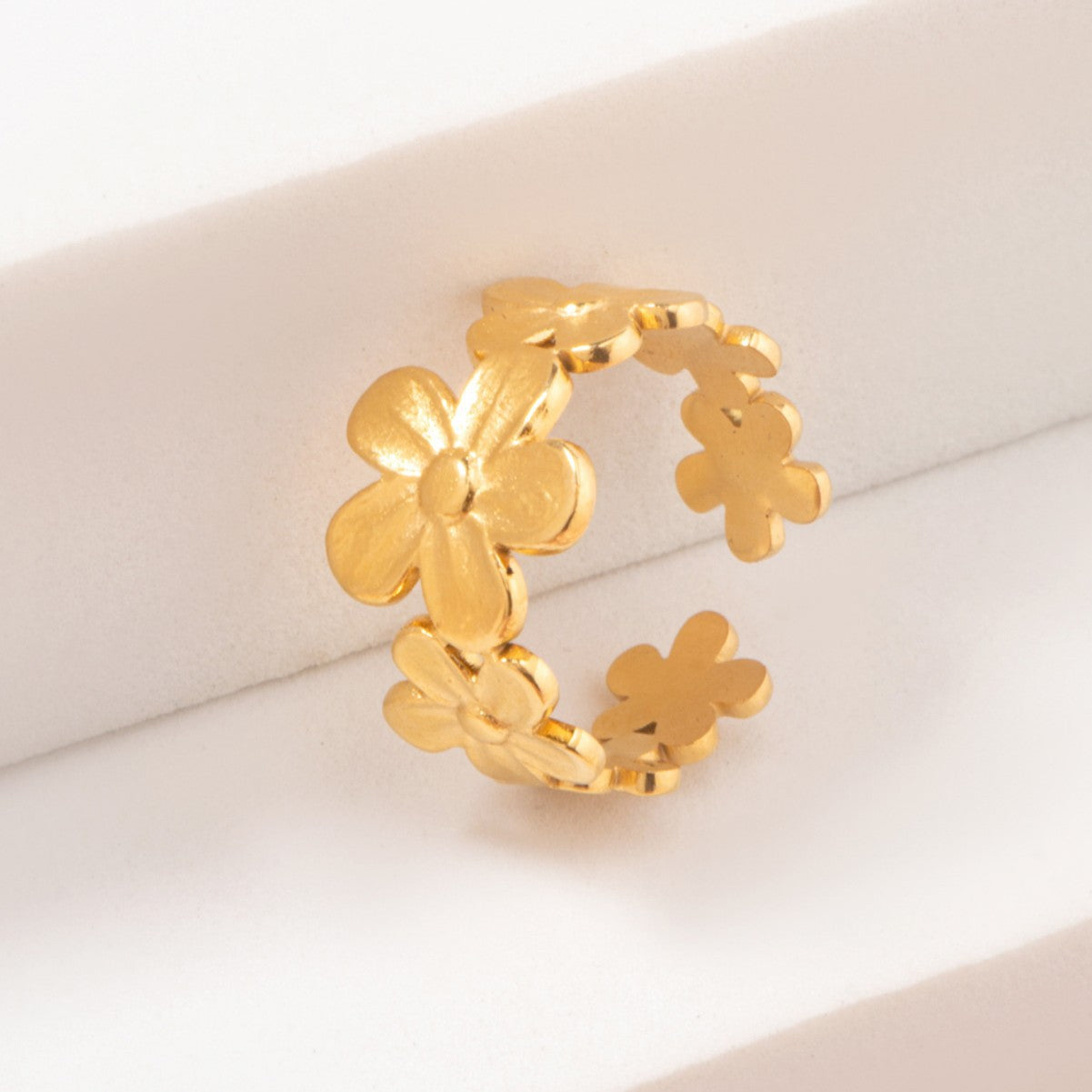 GOLD FLOWER RING