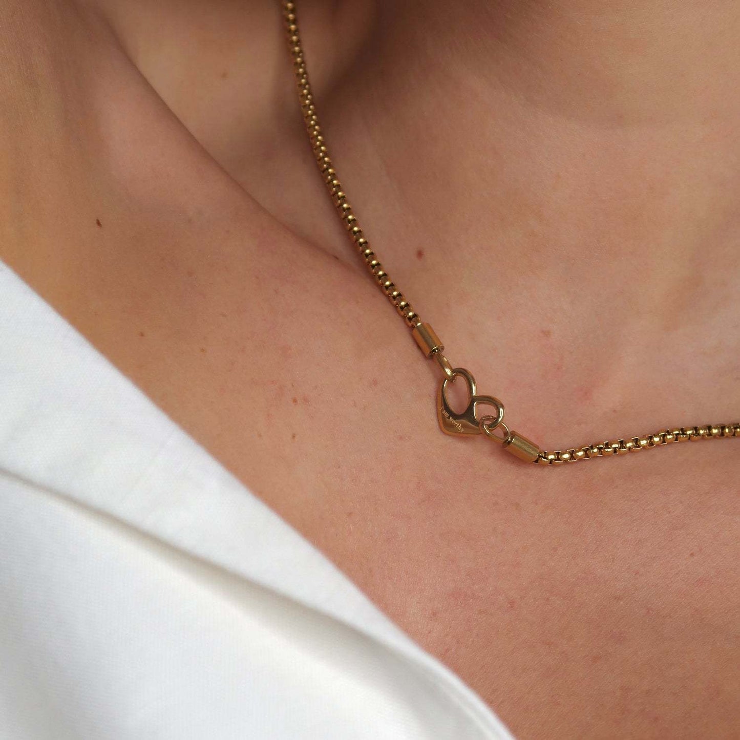 GOLDEN HART VENICE CHAIN CHOKER