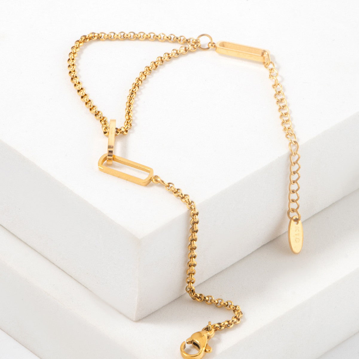 GOLD CHAIN BRACELET