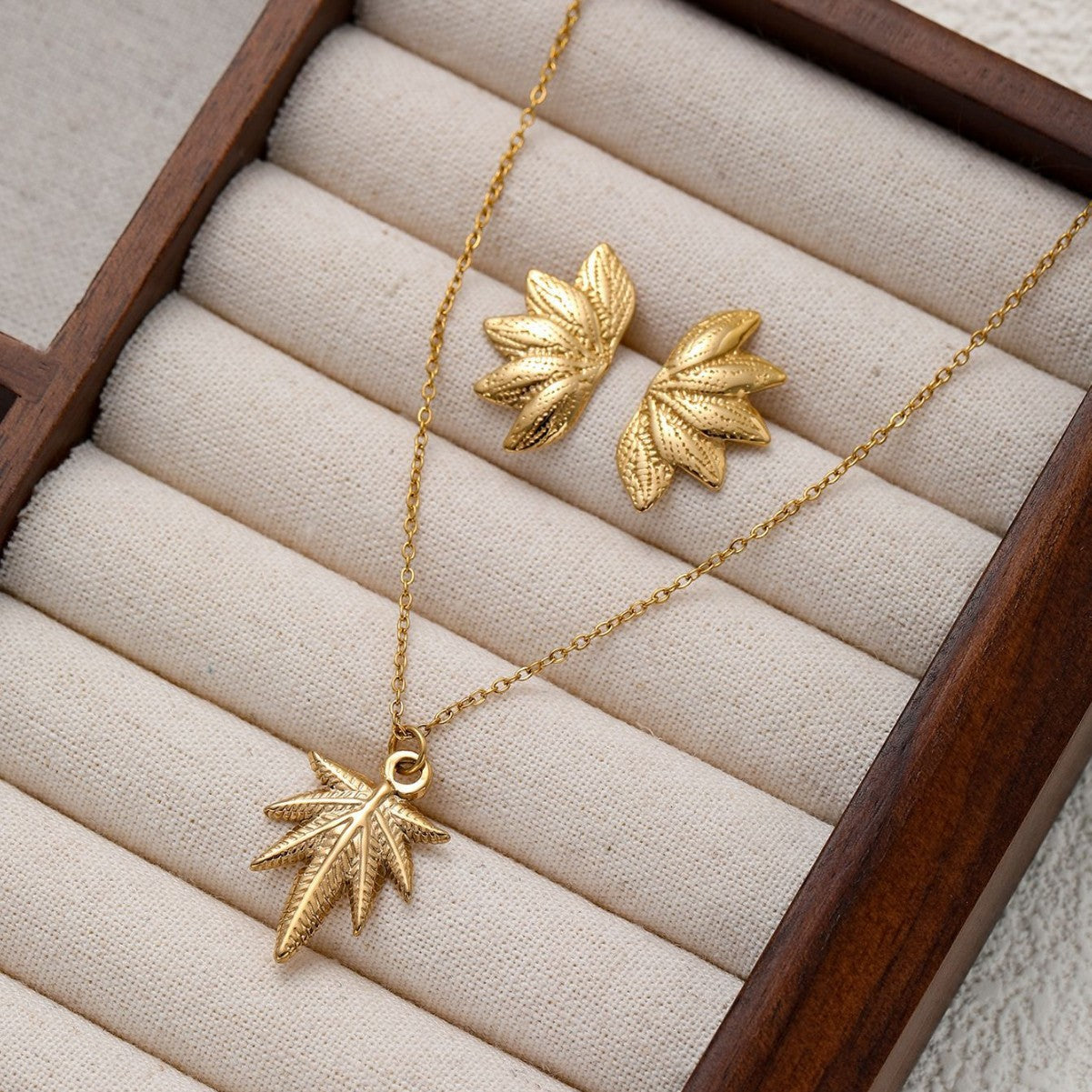 LEAF PENDANT NECKLACE SET