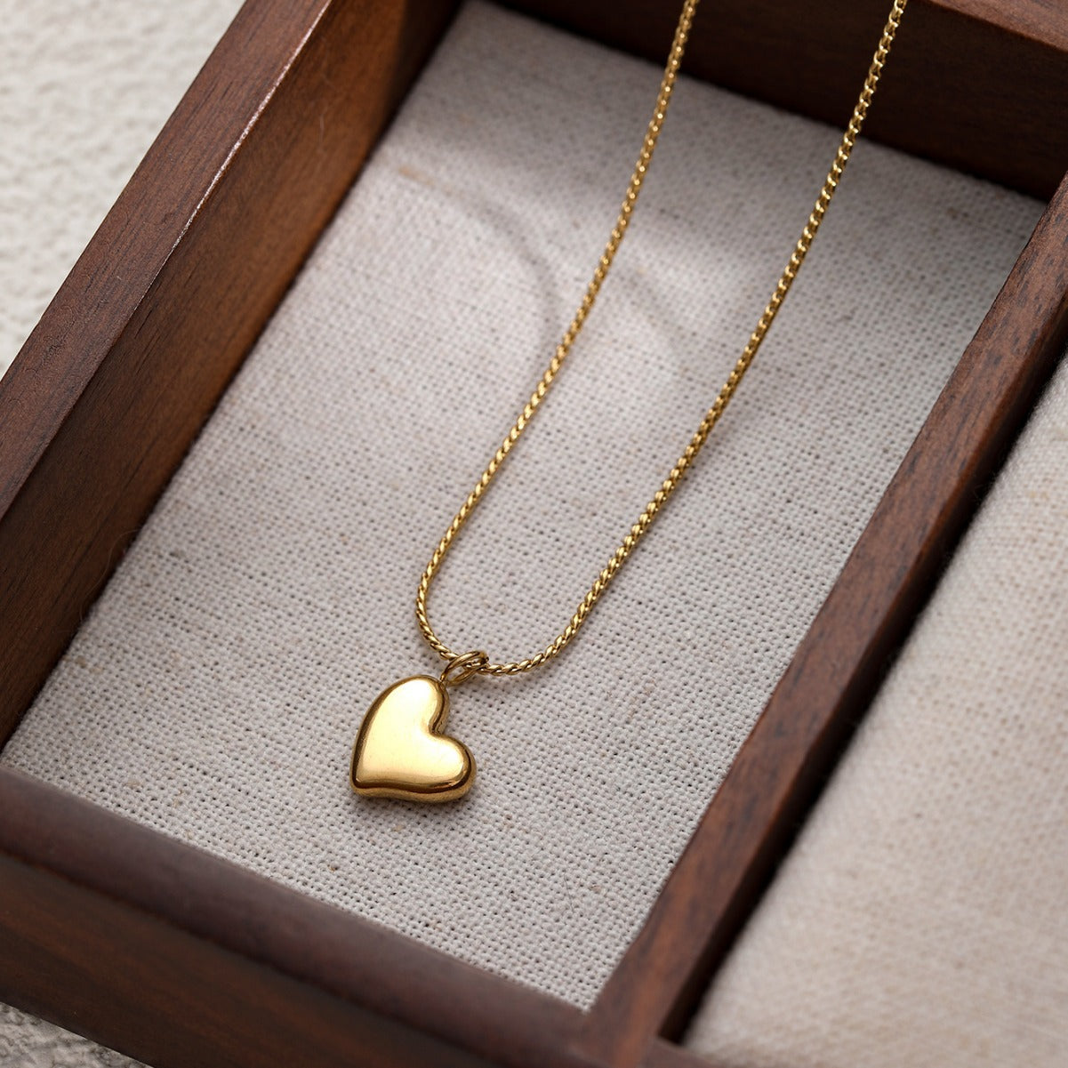 GOLD HEART PUFFY NECKLACE