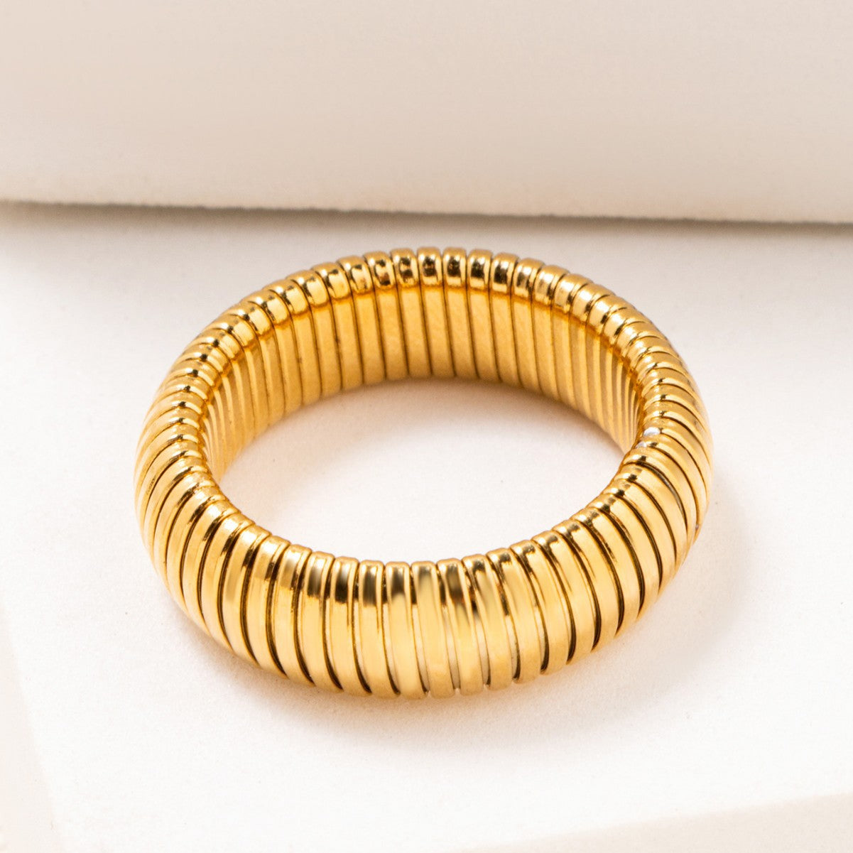 GOLDEN RIBBED FLEX RING