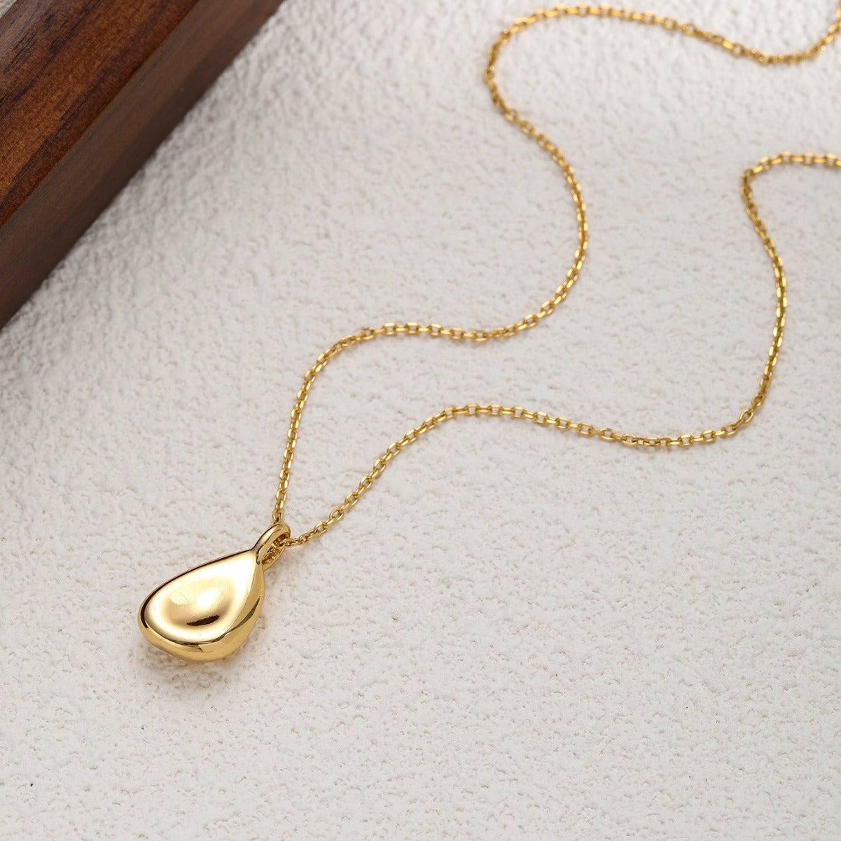 GOLD PANDENT NECKLACE