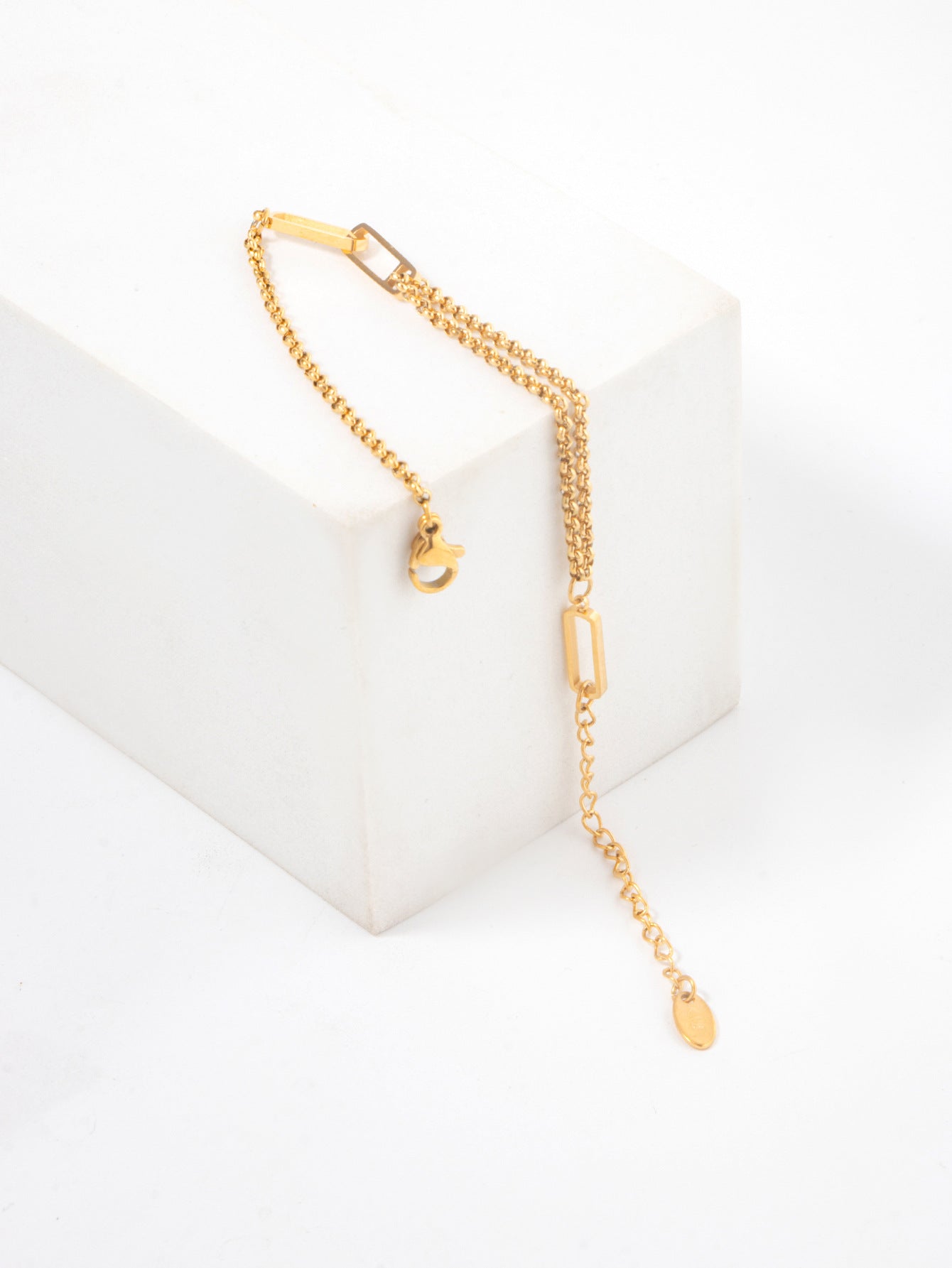 GOLD CHAIN BRACELET