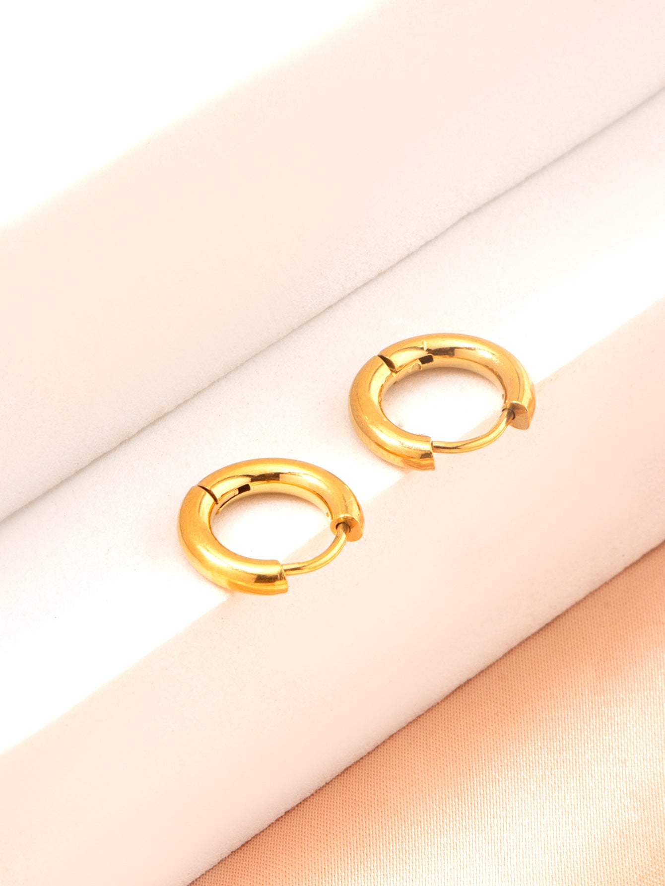 GOLD HUGGIE HOOP EARRINGS