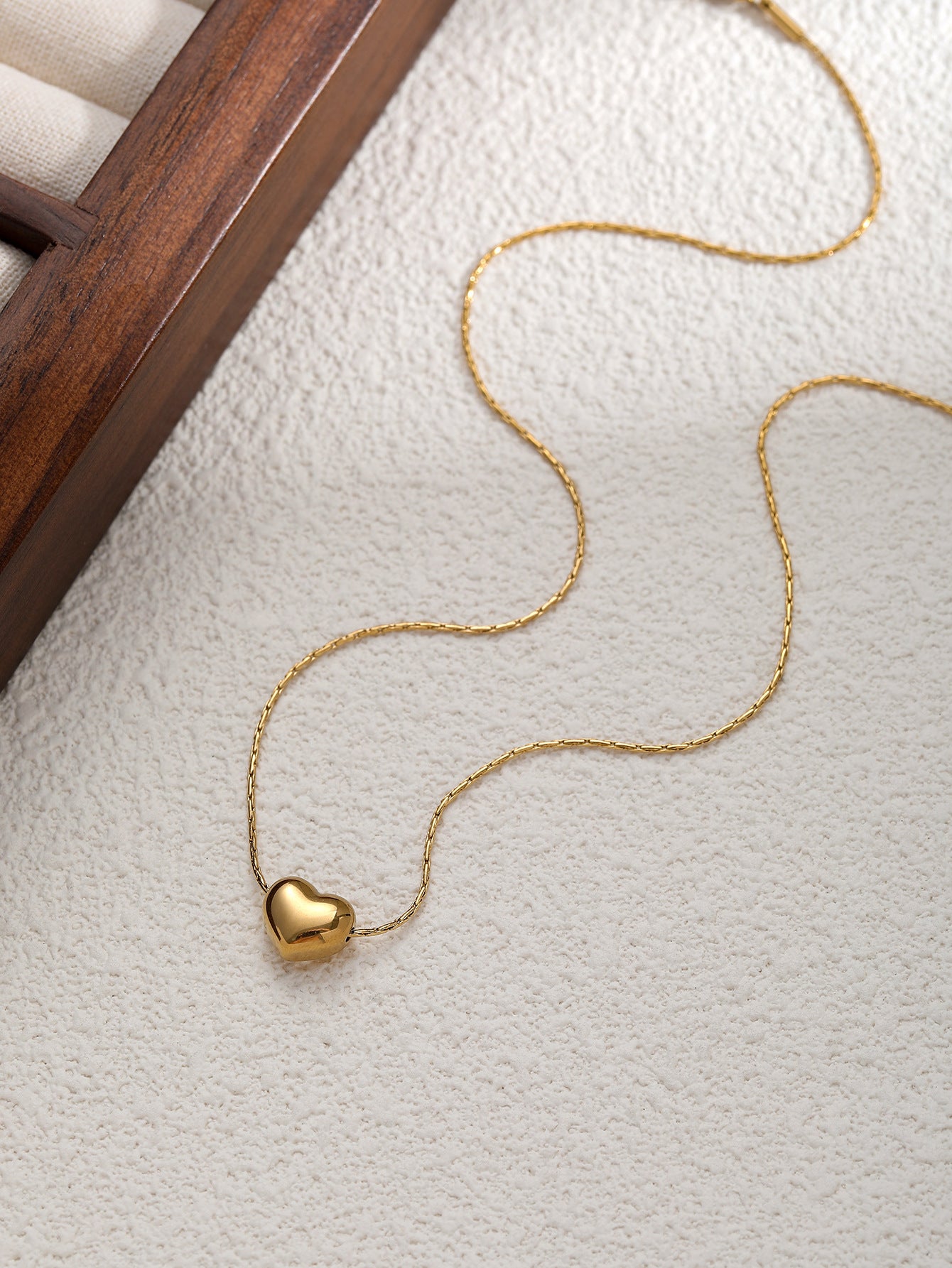 GOLD HEART PUFFY NECKLACE