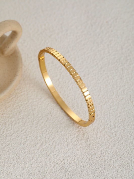 GOLD BANGLE BRACELET