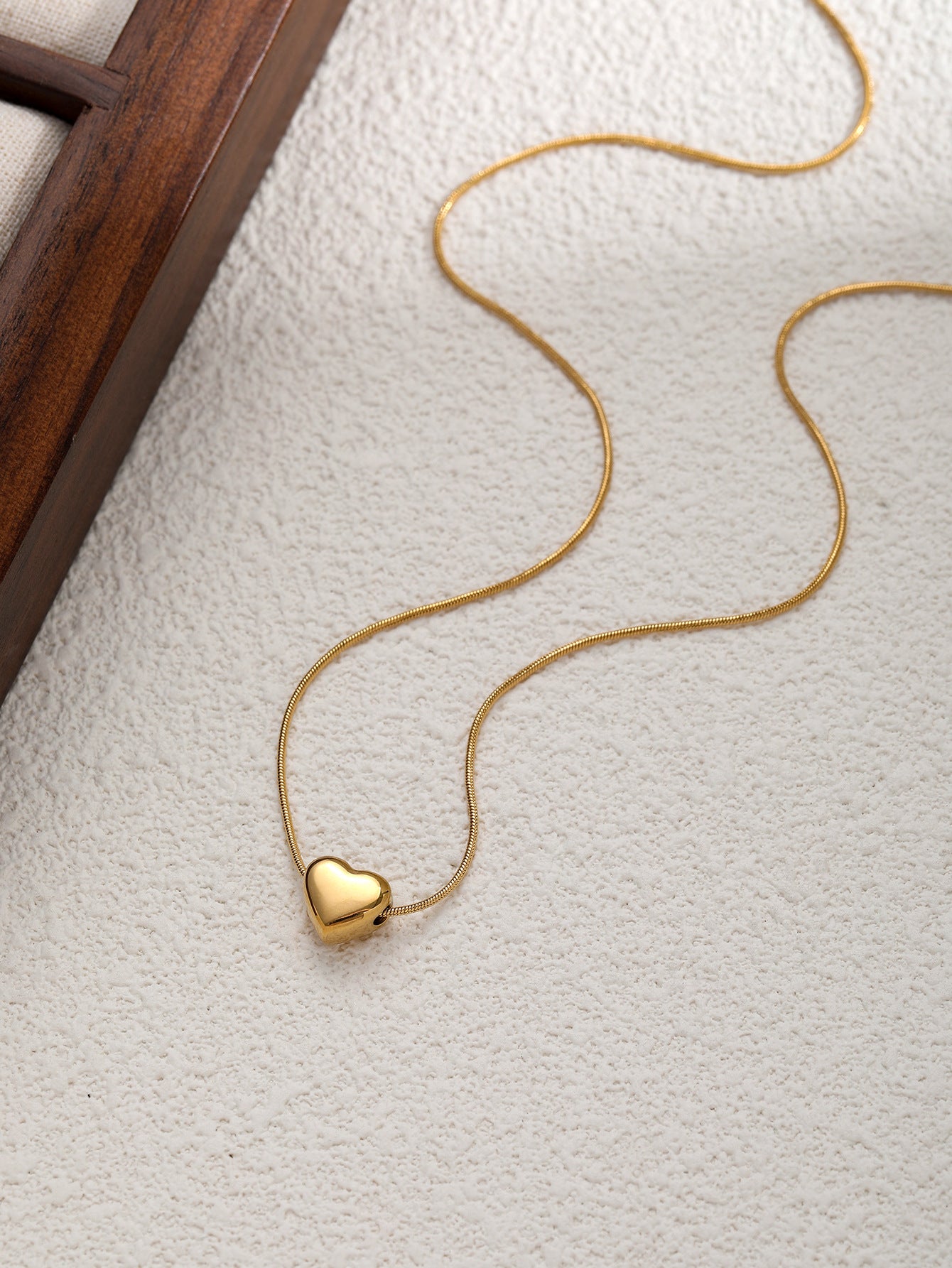 GOLD HEART PUFFY NECKLACE