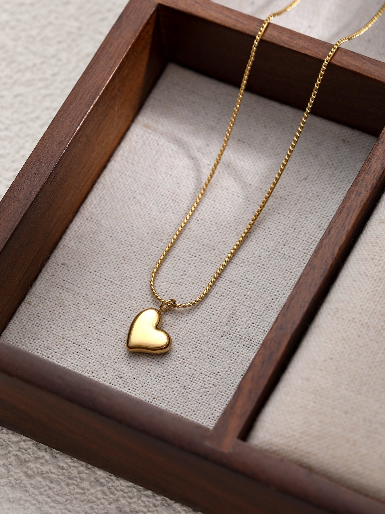 GOLD HEART PUFFY NECKLACE