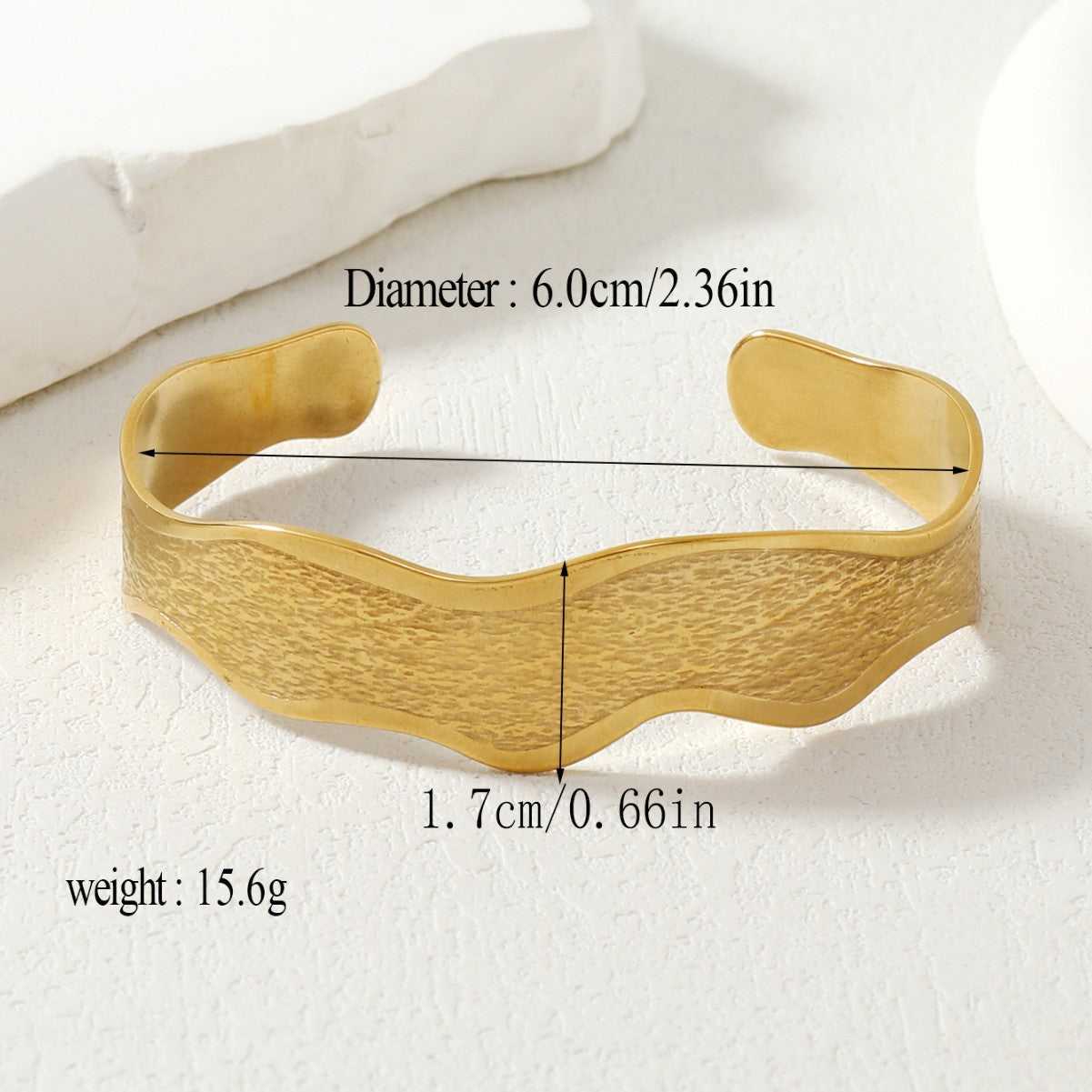 GOLD SCULPTED CUFF BRACELET