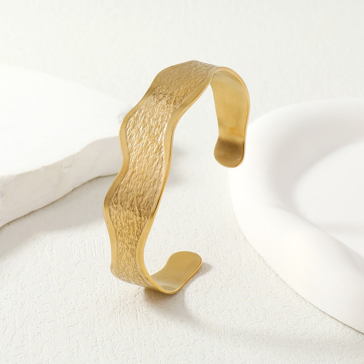 GOLD SCULPTED CUFF BRACELET