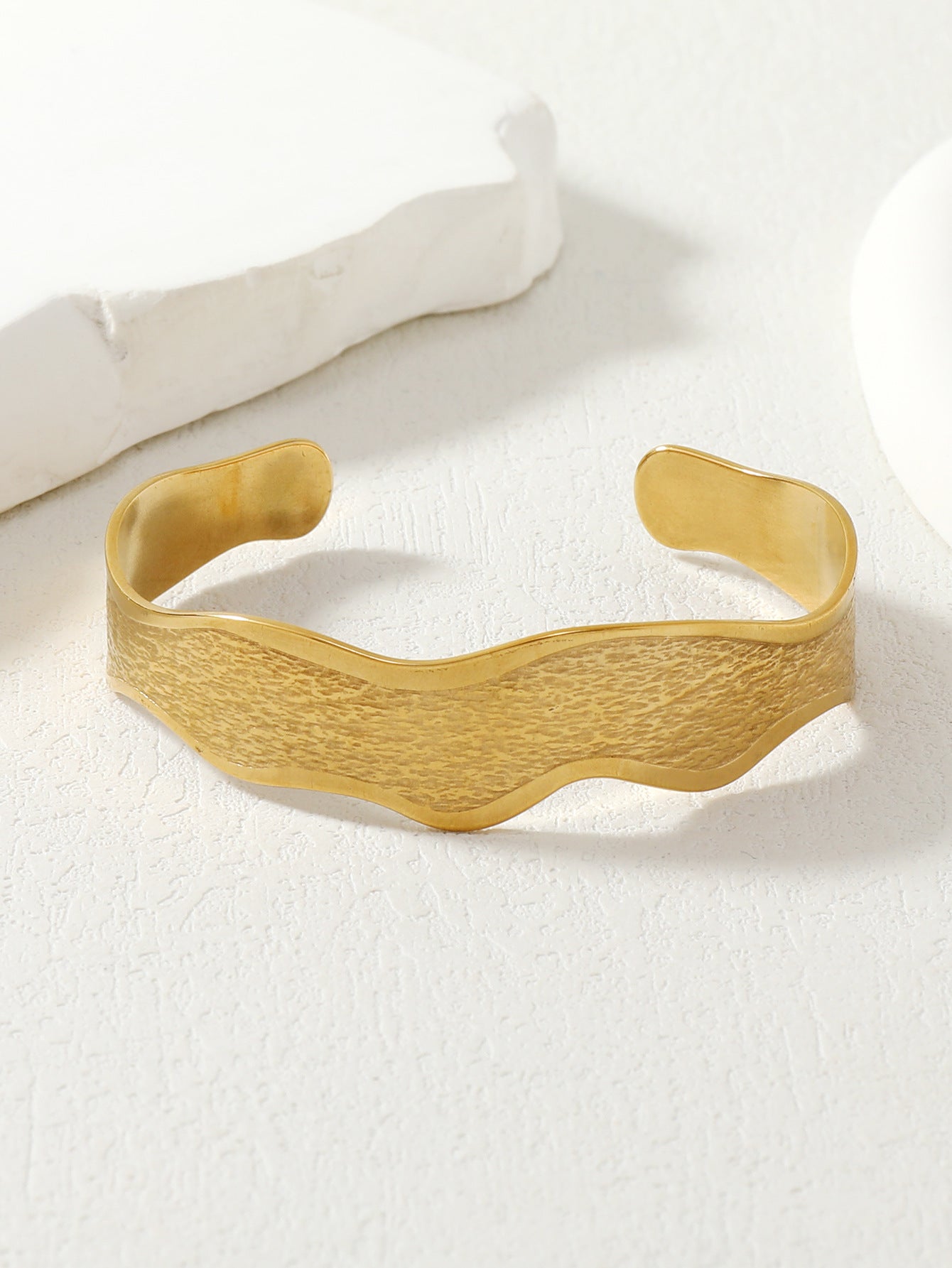 GOLD SCULPTED CUFF BRACELET