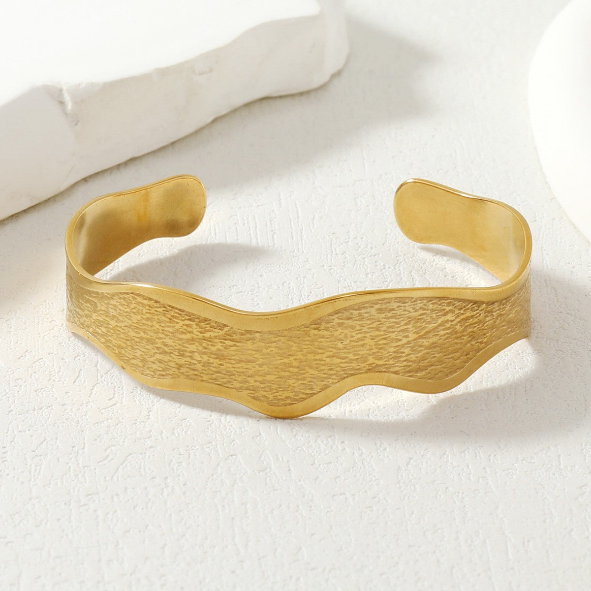 GOLD SCULPTED CUFF BRACELET